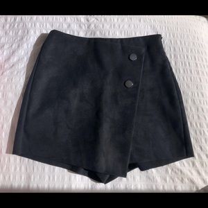 Black skort